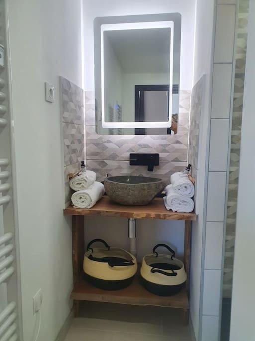 -Garrigue- Face A La Cite Medievale Studio Terrasse Classe 4☆ Carcassonne Ngoại thất bức ảnh